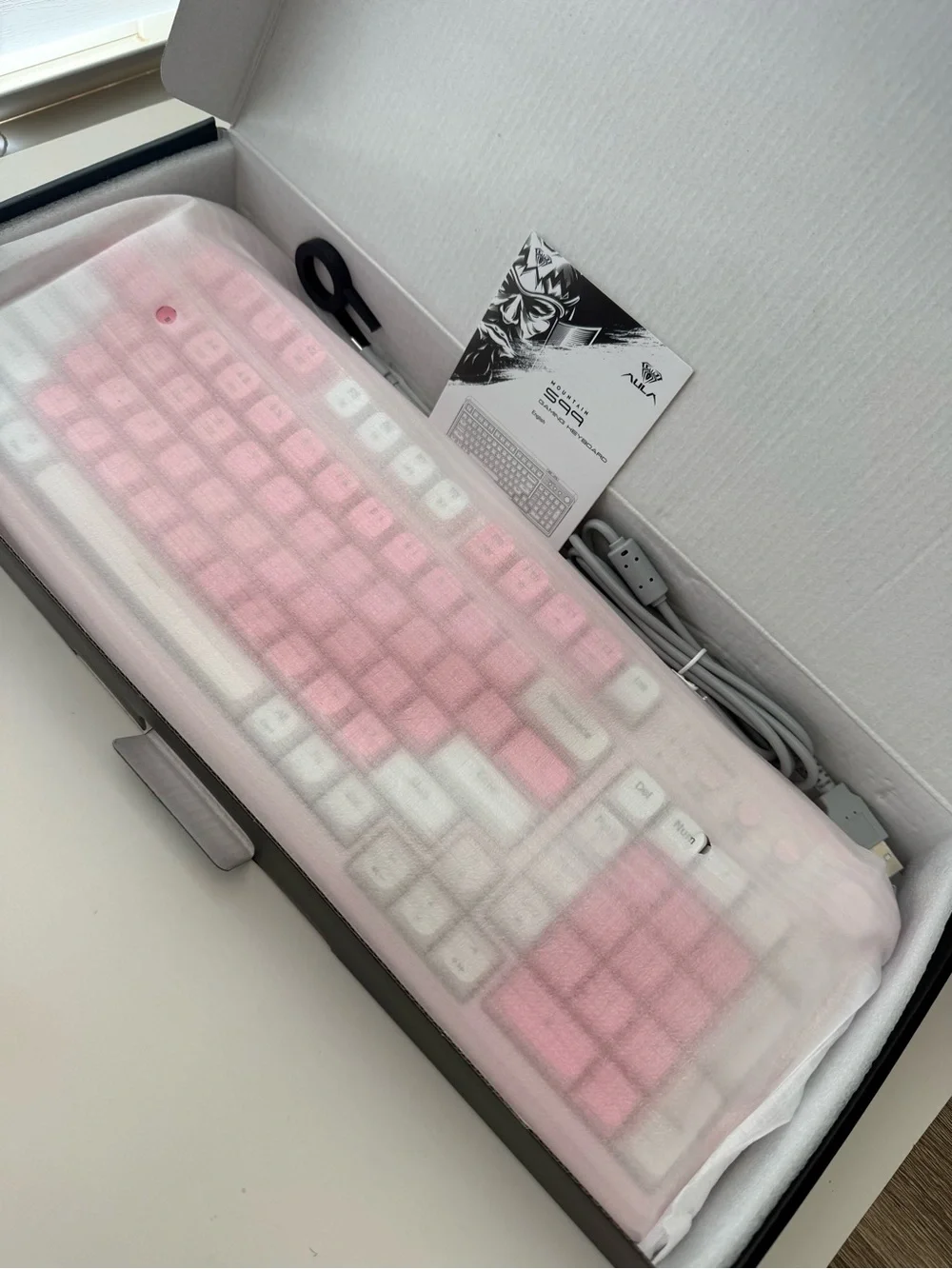 Brand new AULA S99 wireless keyboard - Pink, creamy sound, RGB backlight, nob